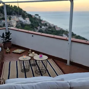 villa-silvia-amalfi.hotels-amalfi.com/